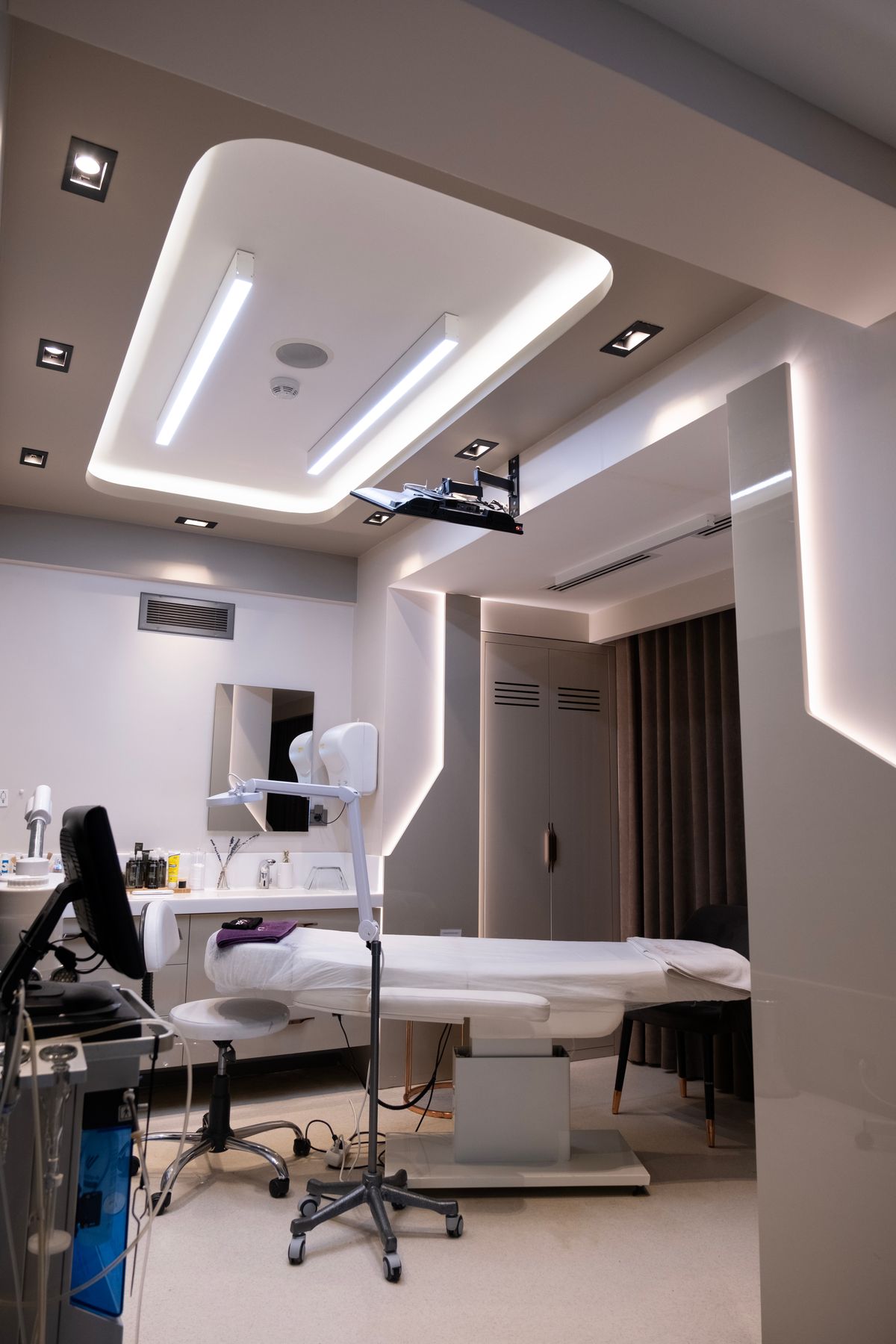 Glow Aesthetics Lounge City Walk lounge